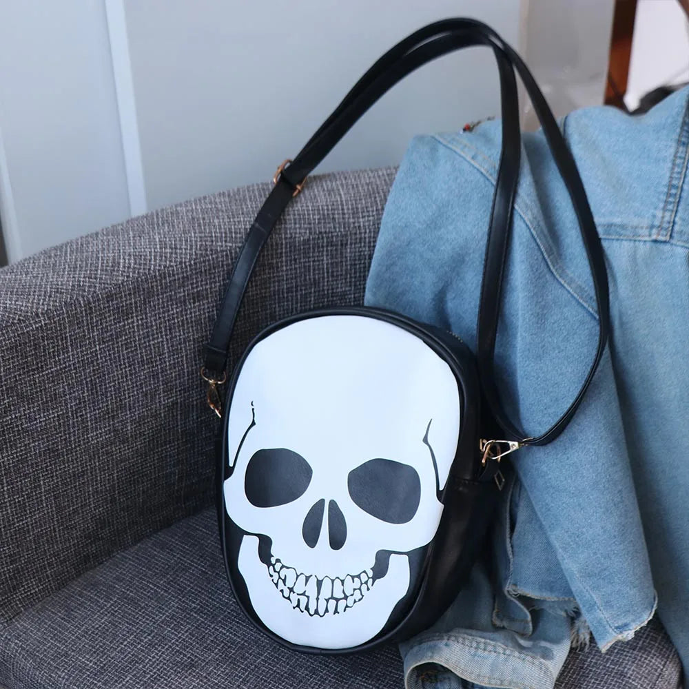 black skull shoulder bag detail product view 5